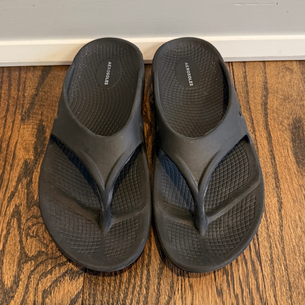 Aerosoles Flip Flops Size M8 W10